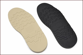ウエスコ初となるオリジナルソール、RAPTOR SOLE（ラプターソール）。カラーは4色展開で、こちらはホワイト（左）とブラック（右）。