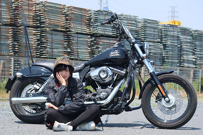 ツインカムのストリートボブに乗る女性ライダー、梨恵さんのインタビュー（2016年式FXDB）の画像