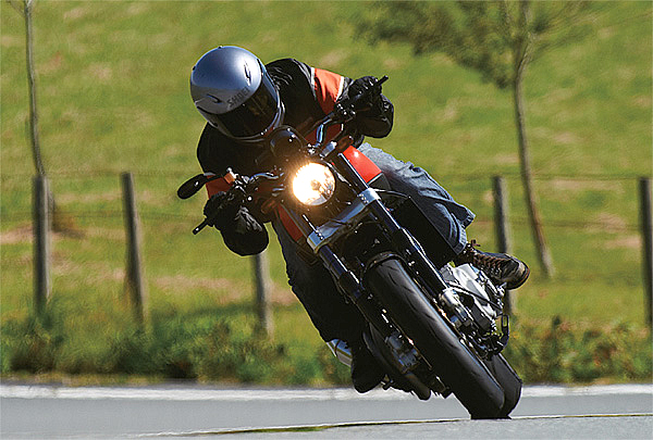 2010年式 XR1200のフルカスタム画像