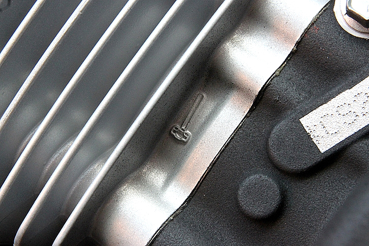 2013年式 XL883Rのフルカスタム画像