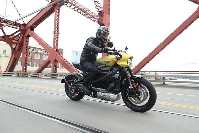 この夏アメリカで発売されるハーレー初の電動バイク「LIVEWIRE（ライブワイヤー）」を試乗インプレッションの画像