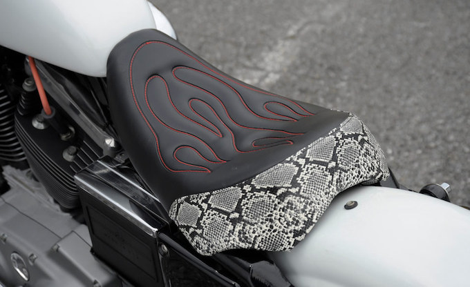 セミオーダーシステムを使ったハーレー用カスタムシート｜アメリカン