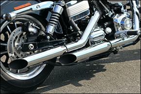 写真のスラッシュカットのほか、ストレートカット、テーパードの全３タイプから選べる。