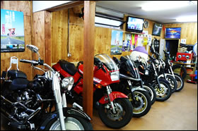 レンタル用バイクのバイクも各種。ネイキッドやビッグスクーターから、3型カタナまで！