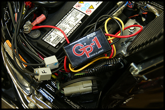 GP-1RR。この小さなブラックボックスにパルス発信装置、コンピュータチップ、特殊保護回路が詰まっている。