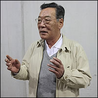 「金属加工に携わってきた我々だからこそのノウハウがあります。それが衣川の製品です」と語る衣川製鎖工業・衣川良介社長。