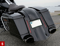 ディバイス製バガーキットはバンスのモンスターオーバル専用設計だけあり、リアビューは一分の隙もない。