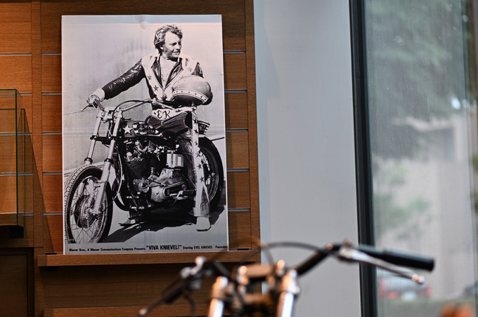 代官山 蔦屋書店に展示された、Evel Knievel（イーブル・クニーブル）のショベルスポーツの11画像