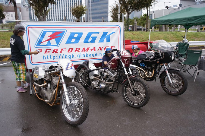 山梨県からエントリーのBIKE GARAGE KOKOROは3台のカスタムマシンを展示。アウトライドショーではキレまくりの走りを披露いただいた。
