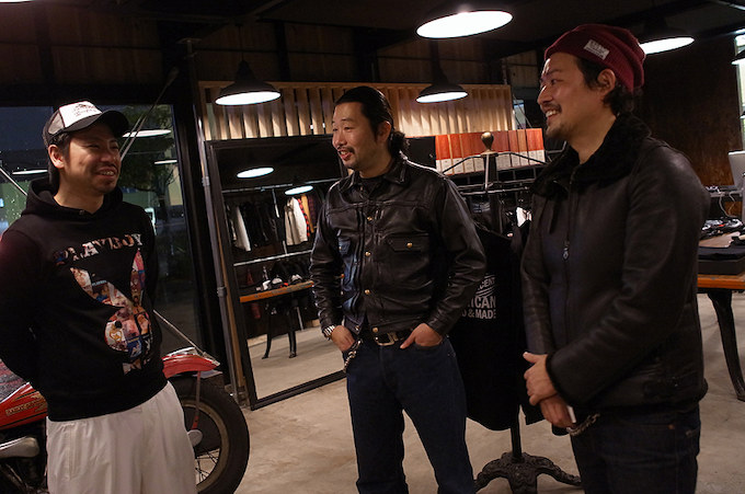 WESCO KANAZAWAオーナーの川端さん（右）とディレクターの寺田さん（左）、そしてWESCO JAPANの岡本さん（中）。イベント、お疲れさまでした！