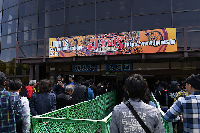 待ちに待ったゲートオープンにより、会場に流れ込む来場者たち。さぁいよいよ日本一のカスタムバイクショーの開催だ！