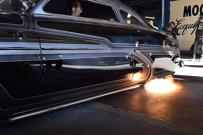 昨年のBest Of Automotiveである1949 Mercuryが火を吹きながらライドイン。会場のボルテージは最高潮！