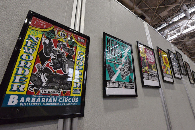 10回目の開催を記念して、ワイドレンジが描いた歴代ニューオーダーのポスターの原画が展示された。