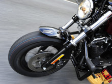 ハーレースポーツスターの乗り味が激変するタイヤ「バトルクルーズ・エイチゴーマル」の画像