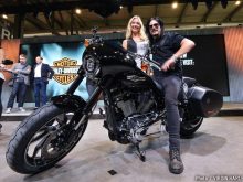 EICMA2017のハーレーブースで発表されたスポーツグライドの画像