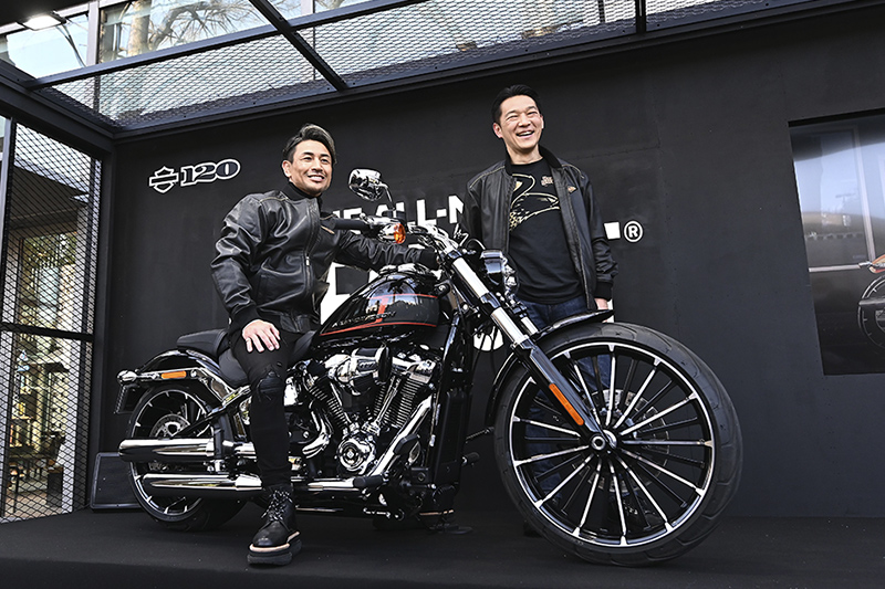 スペシャルゲストにタレントの魔裟斗さんを迎え、ハーレーダビッドソン