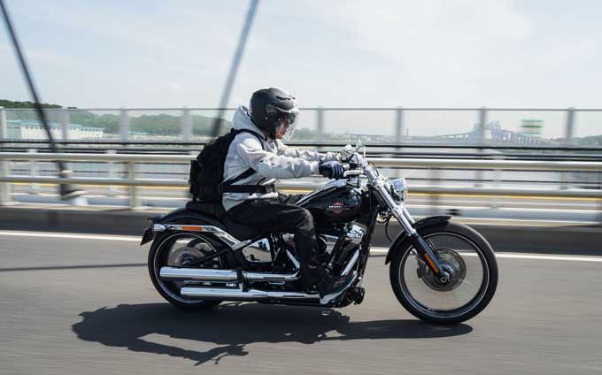 【ハーレーダビッドソン 新型ブレイクアウト 試乗記】スタイリングは落ち着き、パフォーマンスは向上　06画像