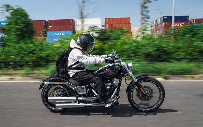 【ハーレーダビッドソン 新型ブレイクアウト 試乗記】スタイリングは落ち着き、パフォーマンスは向上　11画像