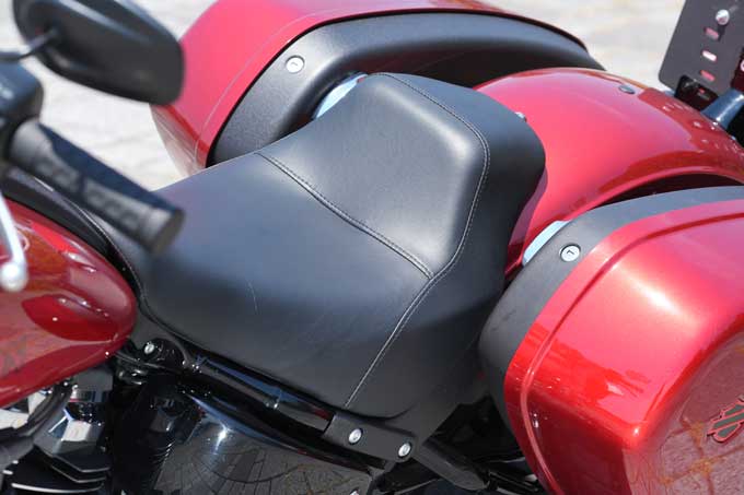 【ハーレーダビッドソン 新型ローライダーST 試乗記】クレイジーな走りをもたらす大胆な猛獣！！　15画像