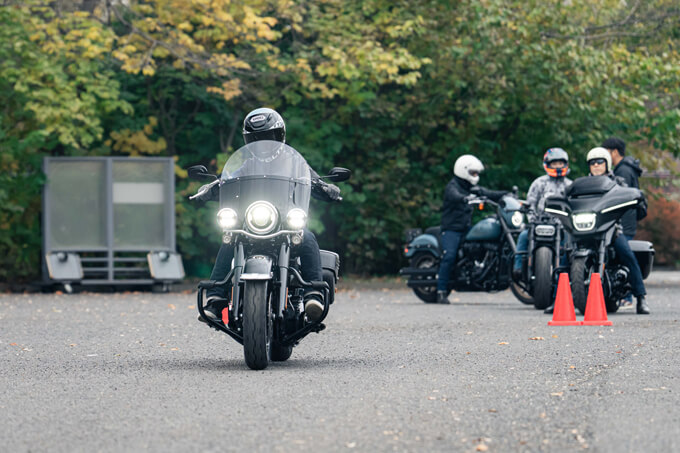 他メーカーのライダー大歓迎！　安心・安全にハーレーを乗りこなす、1DAYライディングレッスン「Skilled Rider Training（スキル ライダー トレーニング）」体験レポート！　06画像