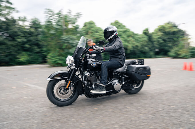 他メーカーのライダー大歓迎！　安心・安全にハーレーを乗りこなす、1DAYライディングレッスン「Skilled Rider Training（スキル ライダー トレーニング）」体験レポート！　07画像