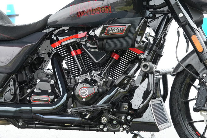 【ハーレーダビッドソン 新型CVO ストリートグライドST 試乗記】オーバー・ザ・トップ!己を超えるのは己自身であることを証明!! 12画像