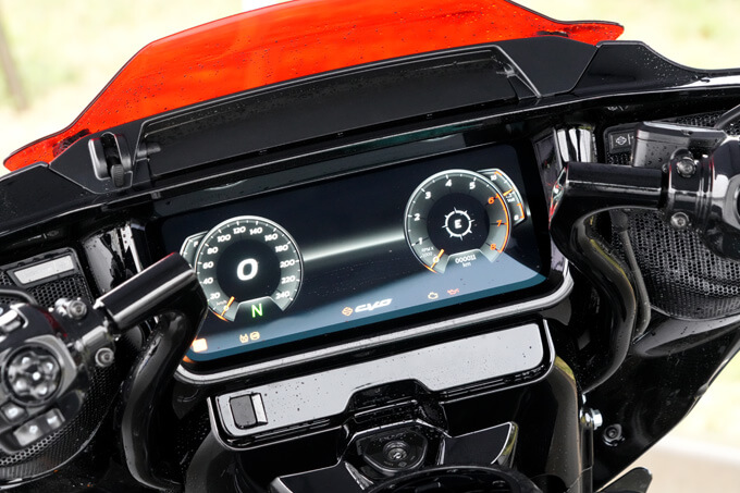 【ハーレーダビッドソン 新型CVO ストリートグライドST 試乗記】オーバー・ザ・トップ!己を超えるのは己自身であることを証明!! 15画像