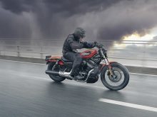 【ハーレーダビッドソン 2026モデル RH975 ナイトスター 試乗記】伝統と革新を凝縮した姿！ ハーレー史を背負う切り込み隊長！！